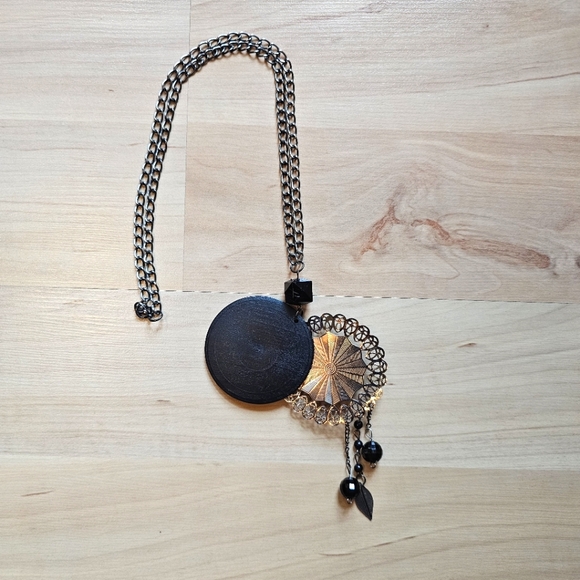 Jewelry Costume Necklace Medallion with Dangles - Picture 5 of 5